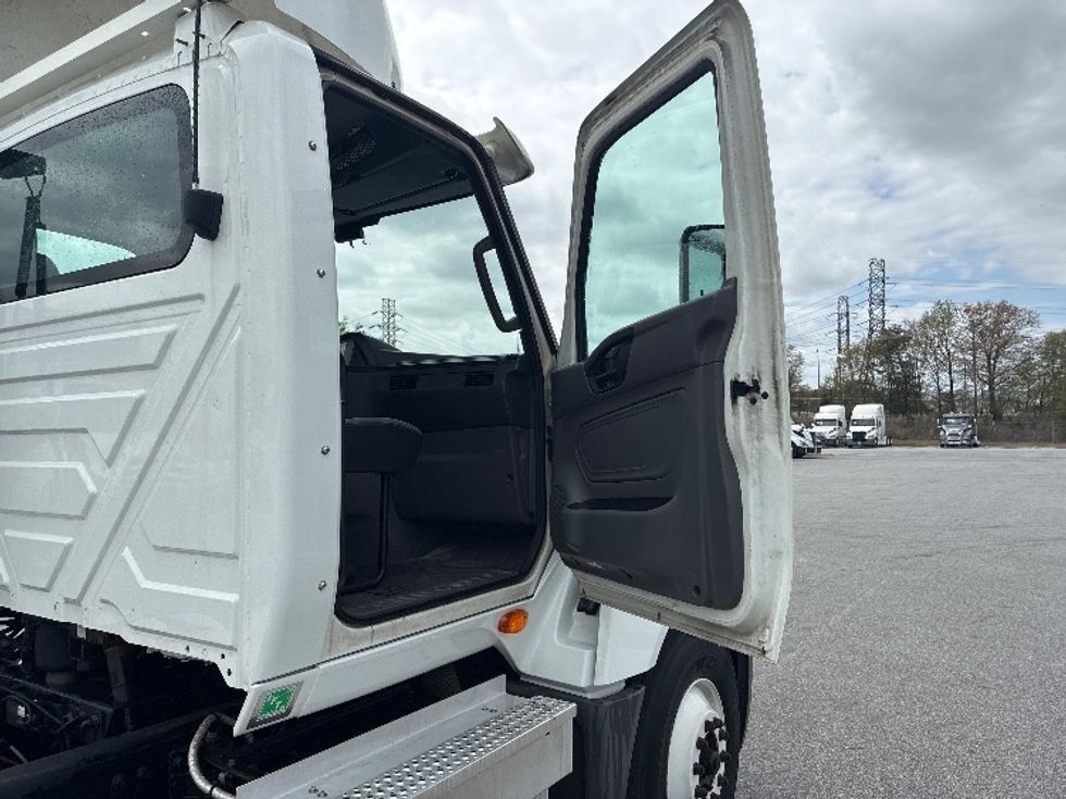 Day Cab Tractor-Heavy Duty Tractors-International-2019-LT625-Greenville-SC-373,159\n\t\tmiles-$ 25,250 - Image 12