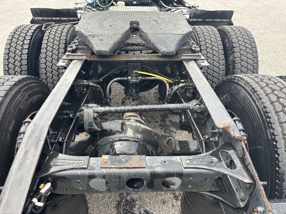 Day Cab Tractor-Heavy Duty Tractors-International-2019-LT625-Greenville-SC-373,159\n\t\tmiles-$ 25,250 - Image 6