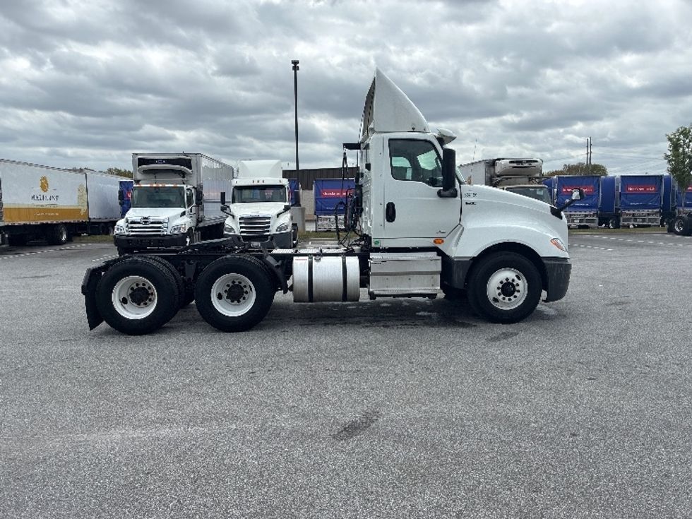 Day Cab Tractor-Heavy Duty Tractors-International-2019-LT625-Greenville-SC-373,159\n\t\tmiles-$ 25,250 - Image 8