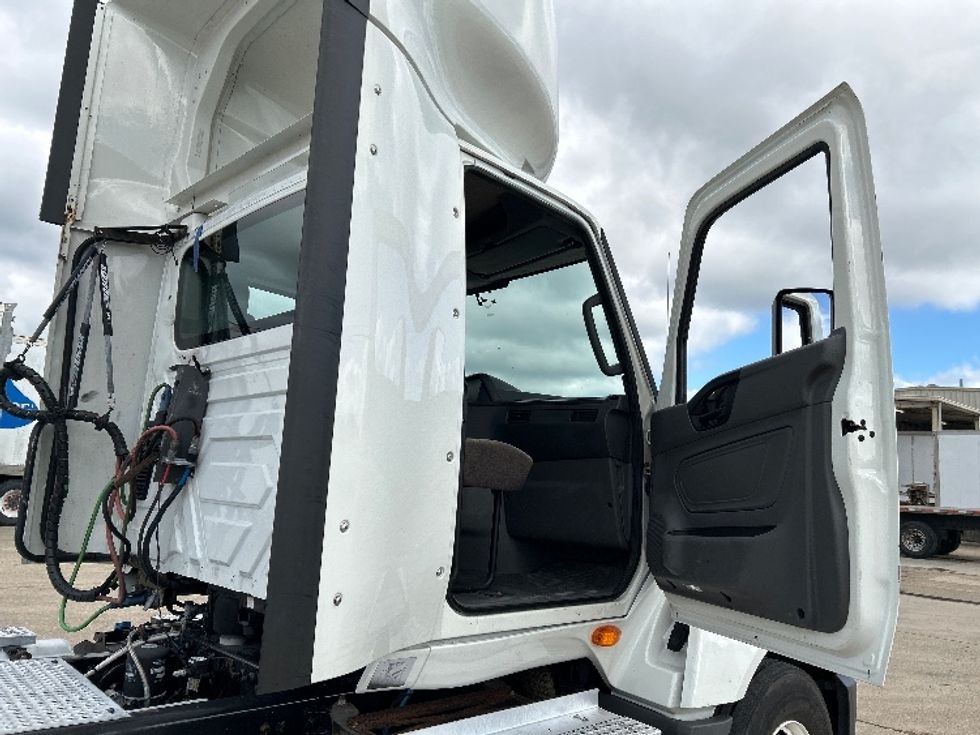 Day Cab Tractor-Heavy Duty Tractors-International-2019-LT625-Hammond-LA-293,113\n\t\tmiles-$ 52,250 - Image 11