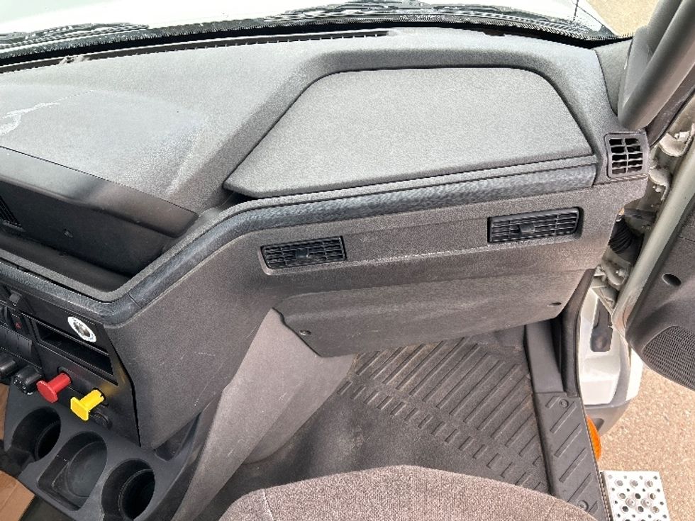 Day Cab Tractor-Heavy Duty Tractors-International-2019-LT625-Hammond-LA-293,113\n\t\tmiles-$ 52,250 - Image 12