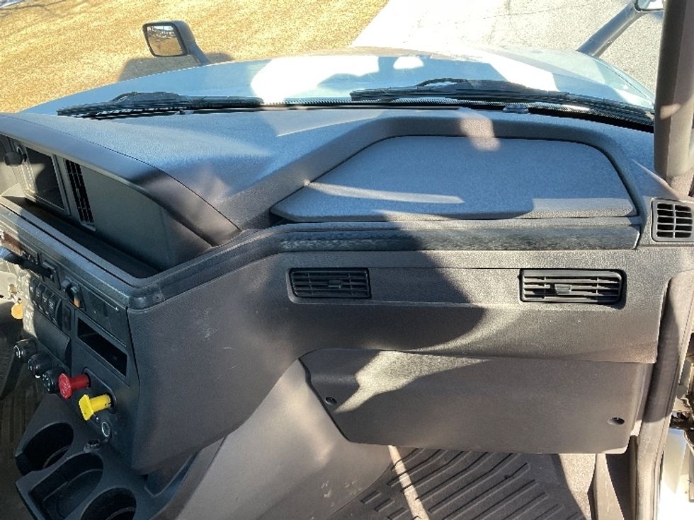 Day Cab Tractor-Heavy Duty Tractors-International-2019-LT625-Harrisburg-PA-200,973\n\t\tmiles-$ 34,750 - Image 13