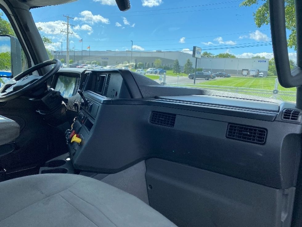 Day Cab Tractor-Heavy Duty Tractors-International-2019-LT625-Harrisburg-PA-340,794\n\t\tmiles-$ 27,750 - Image 13