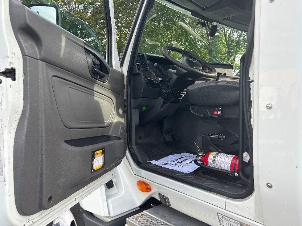 Day Cab Tractor-Heavy Duty Tractors-International-2019-LT625-Harrisburg-PA-392,570\n\t\tmiles-$ 23,000 - Image 9