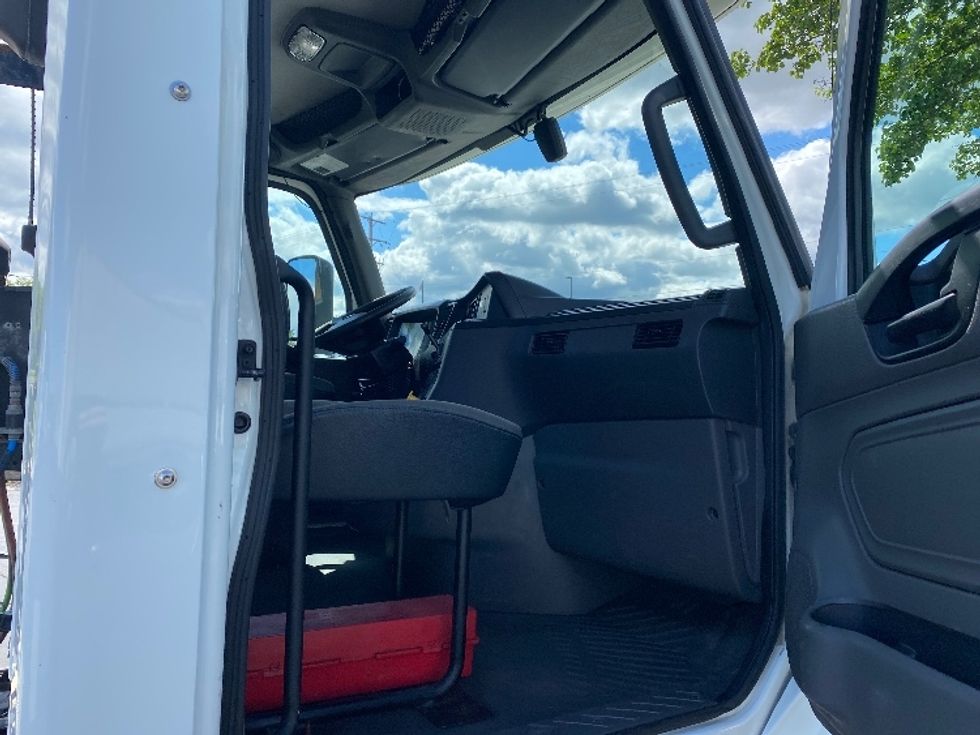 Day Cab Tractor-Heavy Duty Tractors-International-2019-LT625-Harrisburg-PA-417,977\n\t\tmiles-$ 23,500 - Image 12
