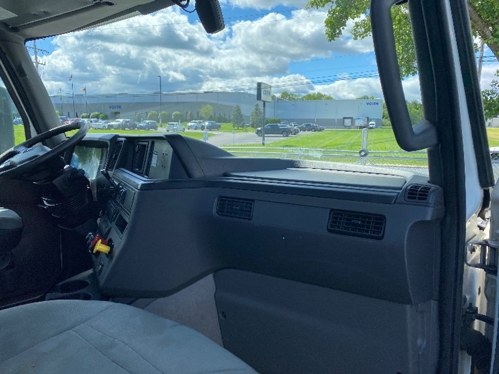 Day Cab Tractor-Heavy Duty Tractors-International-2019-LT625-Harrisburg-PA-417,977\n\t\tmiles-$ 23,500 - Image 13