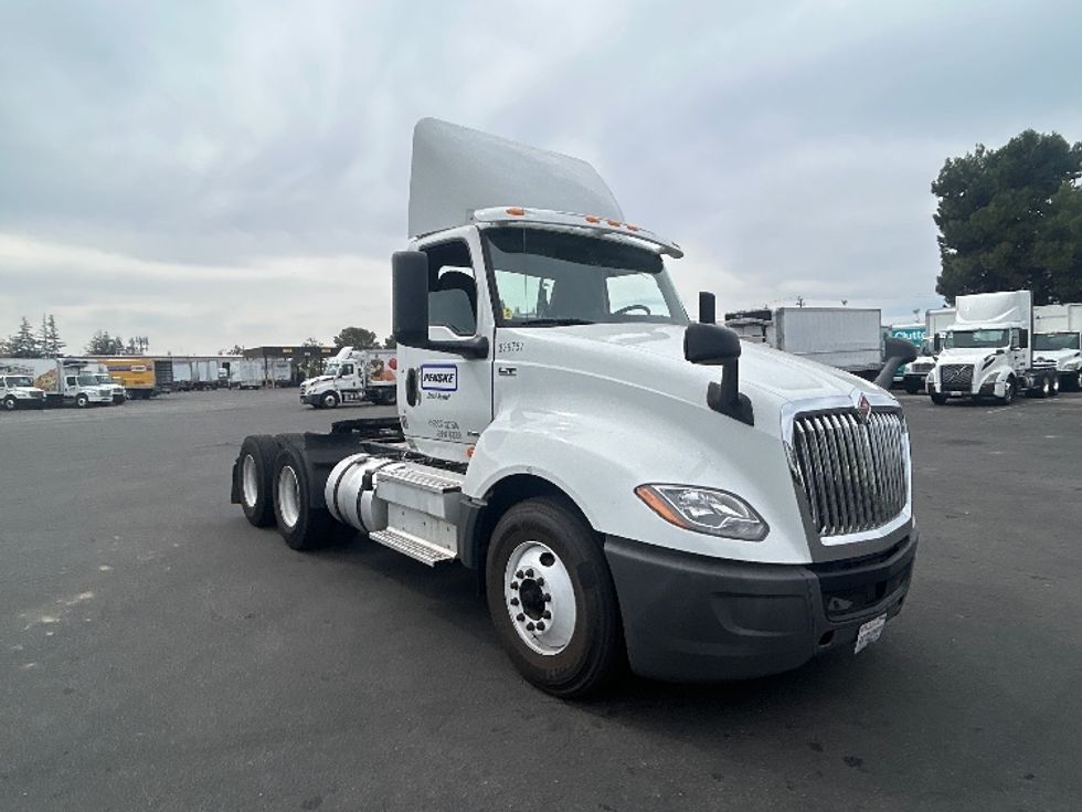 Day Cab Tractor-Heavy Duty Tractors-International-2019-LT625-Hayward-CA-212,237\n\t\tmiles-$ 27,500 - Image 1