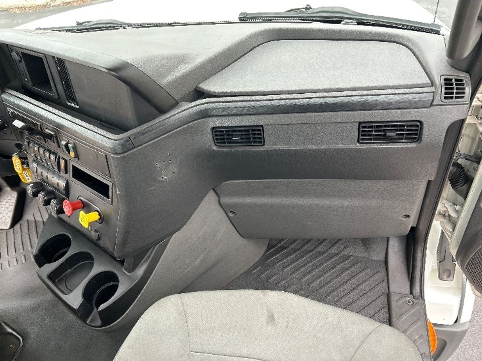 Day Cab Tractor-Heavy Duty Tractors-International-2019-LT625-Hazleton-PA-441,039\n\t\tmiles-$ 22,750 - Image 13