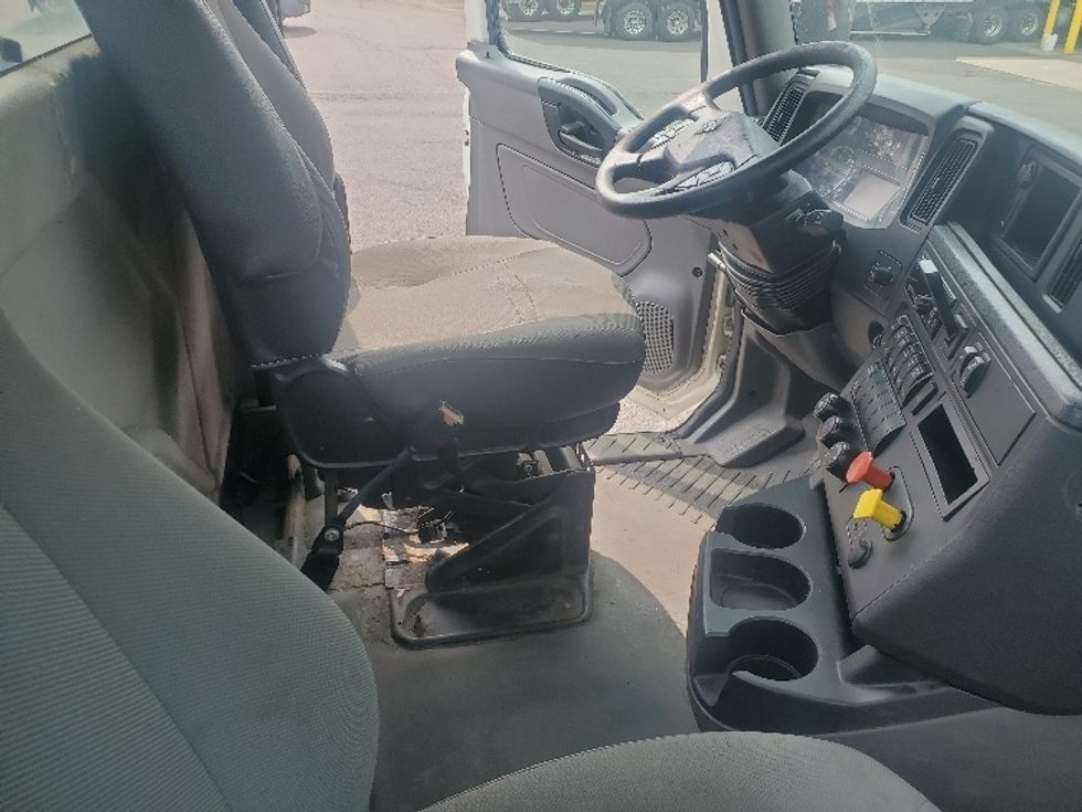 Day Cab Tractor-Heavy Duty Tractors-International-2019-LT625-Hazleton-PA-441,414\n\t\tmiles-$ 23,500 - Image 14
