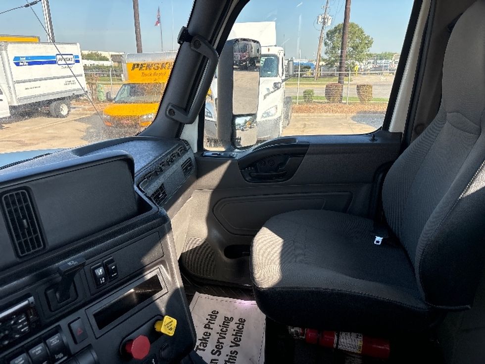Day Cab Tractor-Heavy Duty Tractors-International-2019-LT625-Houston-TX-233,896\n\t\tmiles-$ 40,250 - Image 10