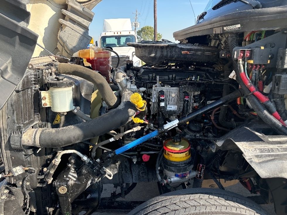 Day Cab Tractor-Heavy Duty Tractors-International-2019-LT625-Houston-TX-233,896\n\t\tmiles-$ 40,250 - Image 16