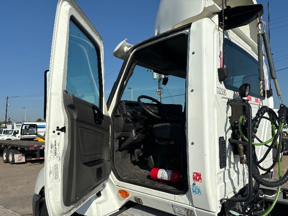 Day Cab Tractor-Heavy Duty Tractors-International-2019-LT625-Houston-TX-233,896\n\t\tmiles-$ 40,250 - Image 9