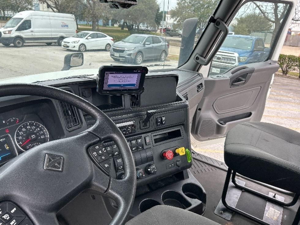 Day Cab Tractor-Heavy Duty Tractors-International-2019-LT625-Houston-TX-315,436\n\t\tmiles-$ 35,000 - Image 10