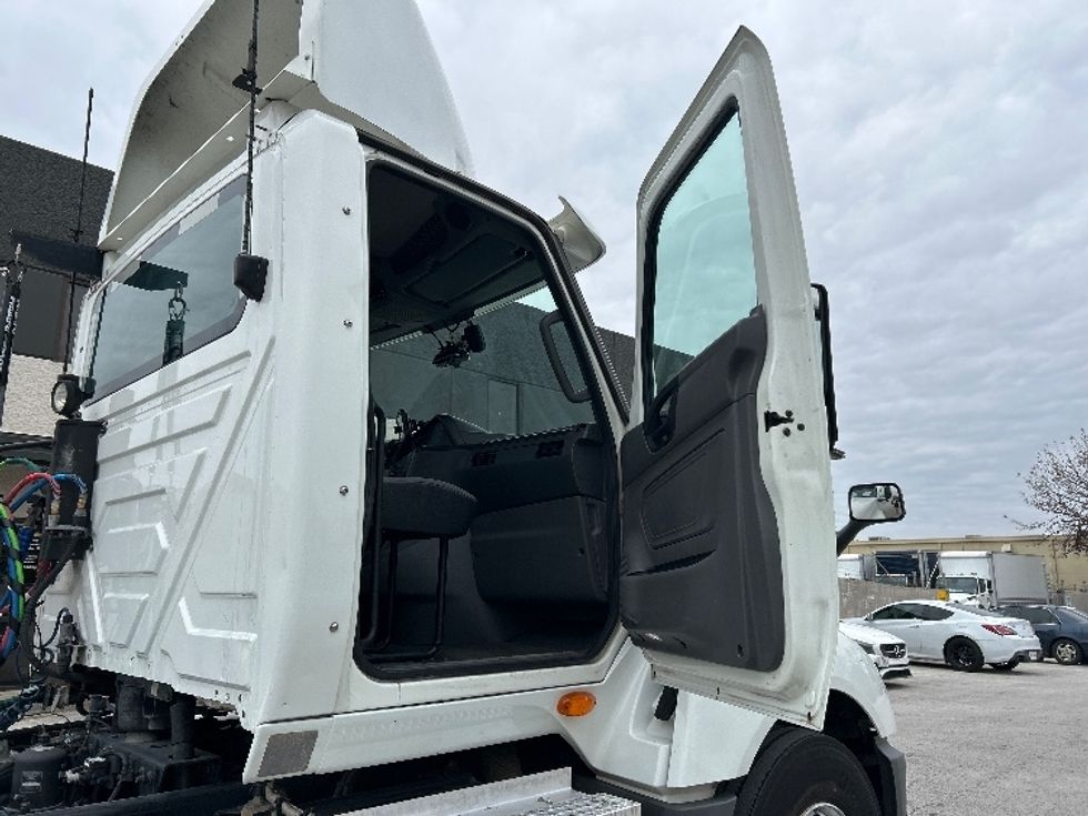 Day Cab Tractor-Heavy Duty Tractors-International-2019-LT625-Houston-TX-315,436\n\t\tmiles-$ 35,000 - Image 12