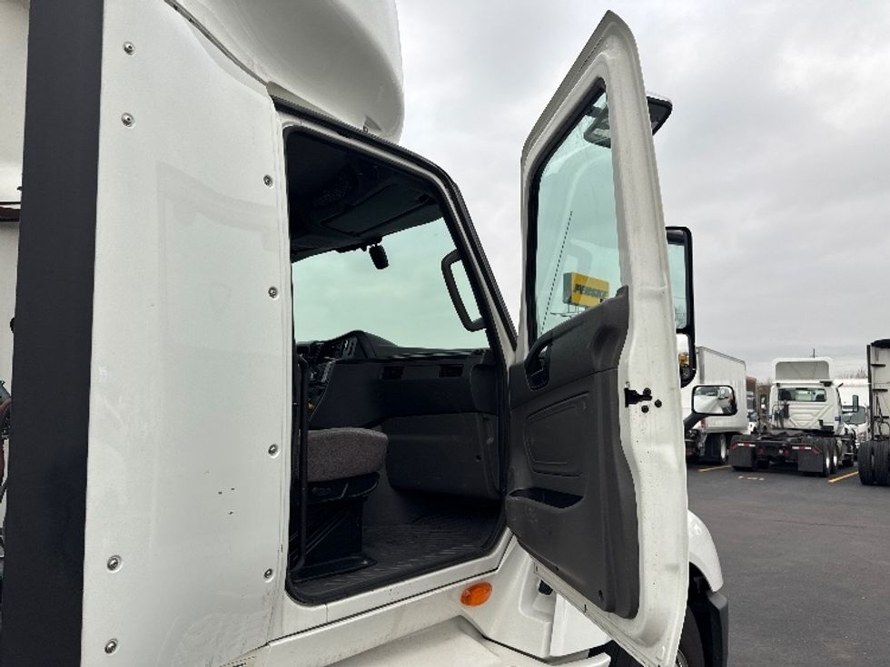 Day Cab Tractor-Heavy Duty Tractors-International-2019-LT625-Indianapolis-IN-557,797\n\t\tmiles-$ 22,000 - Image 12