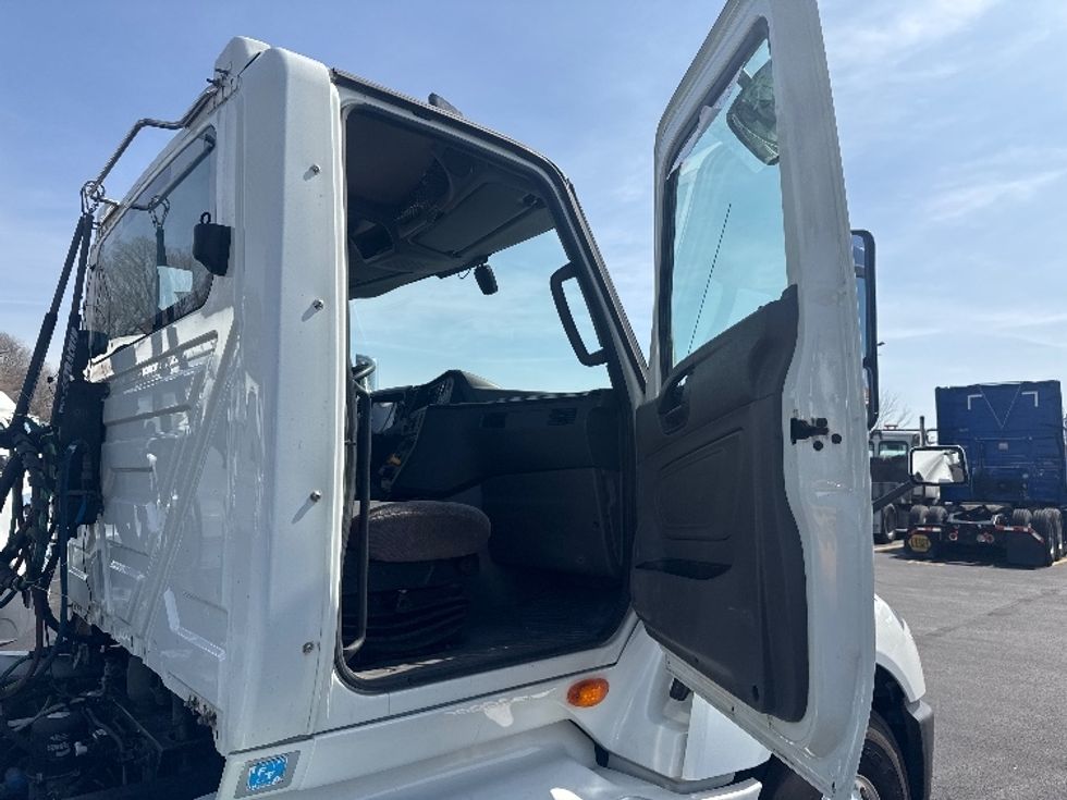 Day Cab Tractor-Heavy Duty Tractors-International-2019-LT625-Indianapolis-IN-596,859\n\t\tmiles-$ 22,000 - Image 12