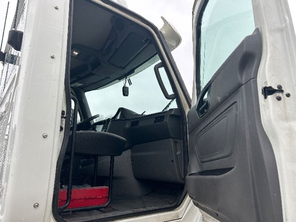 Day Cab Tractor-Heavy Duty Tractors-International-2019-LT625-Jackson-TN-363,995\n\t\tmiles-$ 27,000 - Image 12