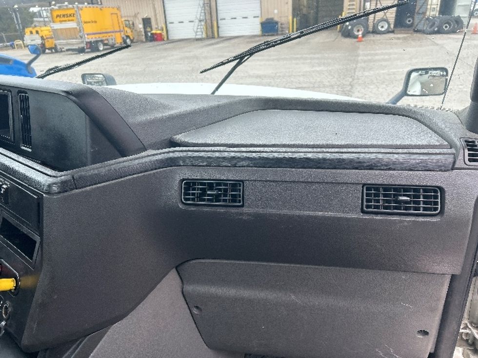 Day Cab Tractor-Heavy Duty Tractors-International-2019-LT625-Jackson-TN-363,995\n\t\tmiles-$ 27,000 - Image 13