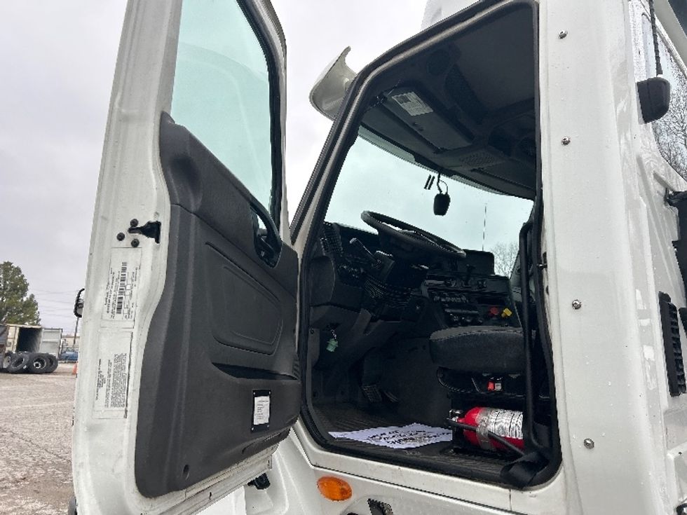 Day Cab Tractor-Heavy Duty Tractors-International-2019-LT625-Jackson-TN-363,995\n\t\tmiles-$ 27,000 - Image 9