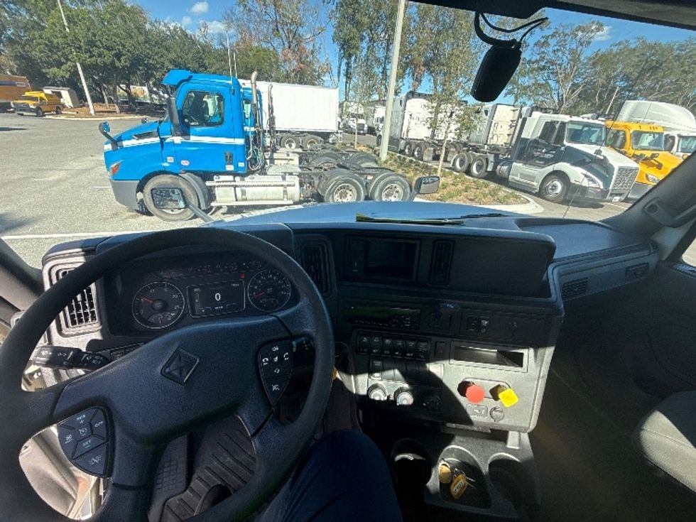 Day Cab Tractor-Heavy Duty Tractors-International-2019-LT625-Jacksonville-FL-513,055\n\t\tmiles-$ 22,250 - Image 11