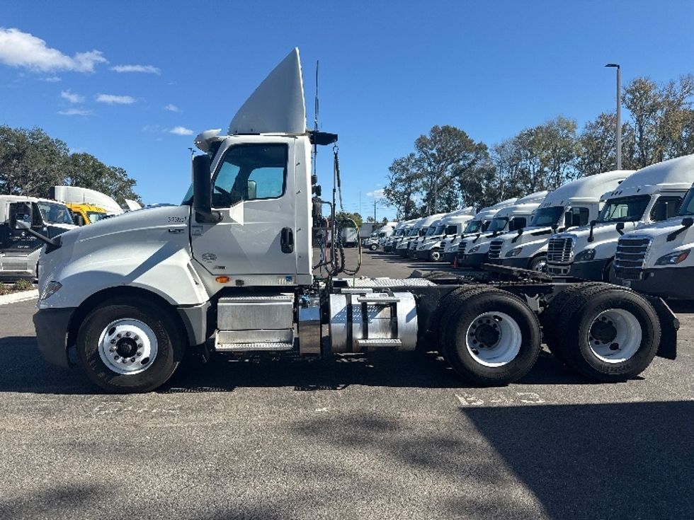 Day Cab Tractor-Heavy Duty Tractors-International-2019-LT625-Jacksonville-FL-513,055\n\t\tmiles-$ 22,250 - Image 4