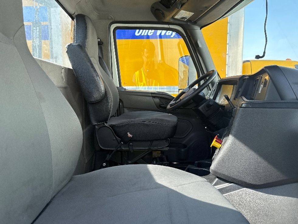 Day Cab Tractor-Heavy Duty Tractors-International-2019-LT625-Jessup-MD-221,315\n\t\tmiles-$ 26,000 - Image 12