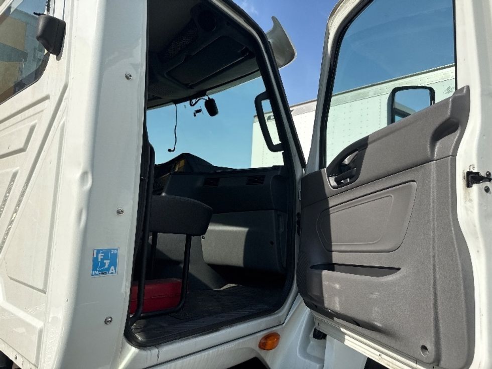 Day Cab Tractor-Heavy Duty Tractors-International-2019-LT625-Jessup-MD-221,315\n\t\tmiles-$ 26,000 - Image 15