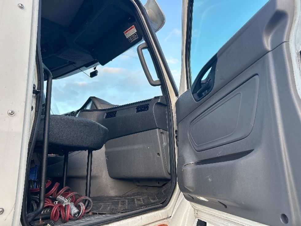 Day Cab Tractor-Heavy Duty Tractors-International-2019-LT625-Jessup-MD-450,000\n\t\tmiles-$ 24,000 - Image 10