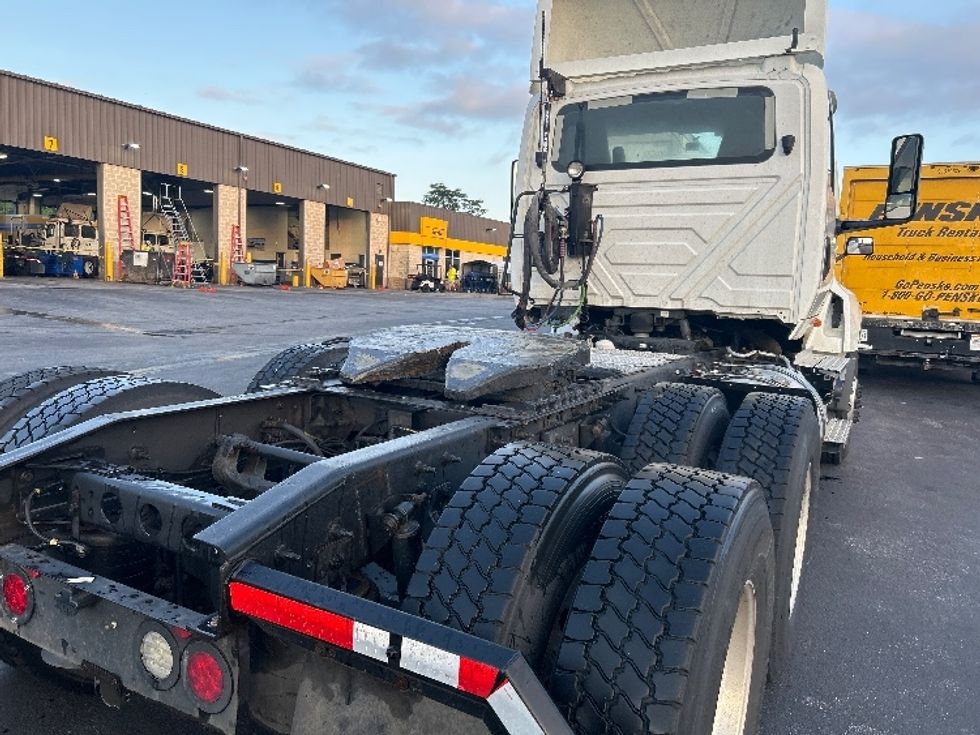 Day Cab Tractor-Heavy Duty Tractors-International-2019-LT625-Jessup-MD-450,000\n\t\tmiles-$ 24,000 - Image 16