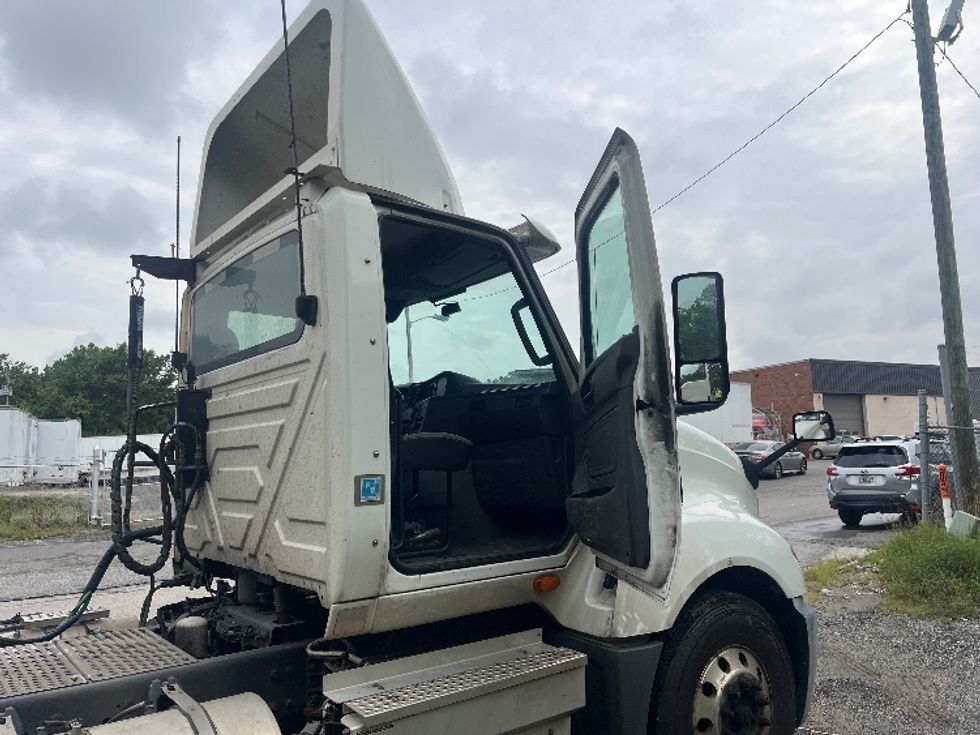 Day Cab Tractor-Heavy Duty Tractors-International-2019-LT625-Jessup-MD-512,596\n\t\tmiles-$ 22,750 - Image 12