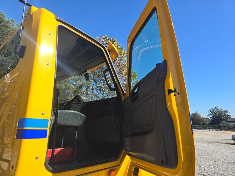Day Cab Tractor-Heavy Duty Tractors-International-2019-LT625-Jonesboro-GA-303,936\n\t\tmiles-$ 23,250 - Image 12