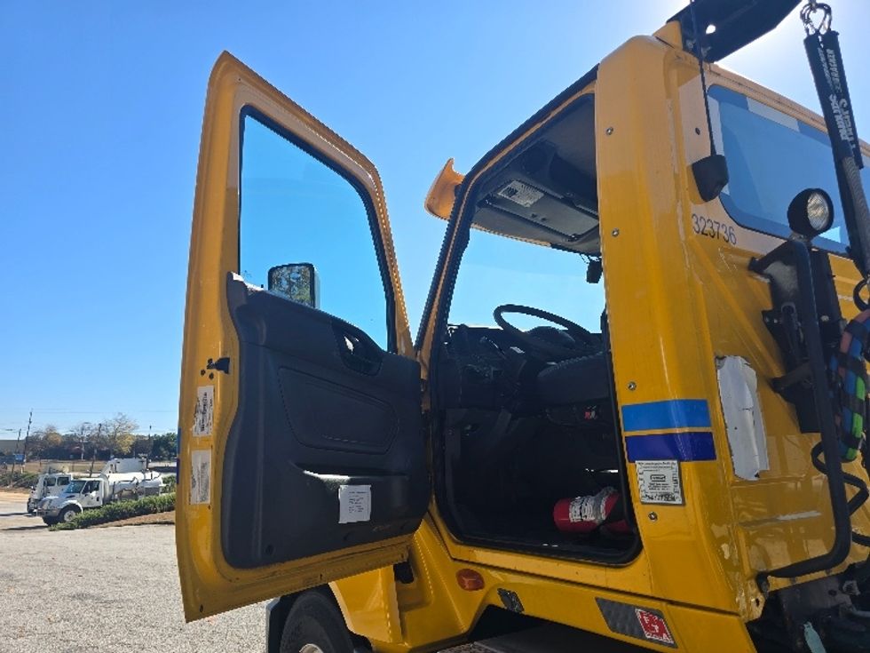Day Cab Tractor-Heavy Duty Tractors-International-2019-LT625-Jonesboro-GA-303,936\n\t\tmiles-$ 23,250 - Image 9