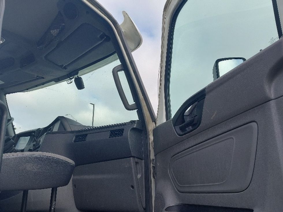 Day Cab Tractor-Heavy Duty Tractors-International-2019-LT625-Kansas City-MO-534,776\n\t\tmiles-$ 22,750 - Image 12