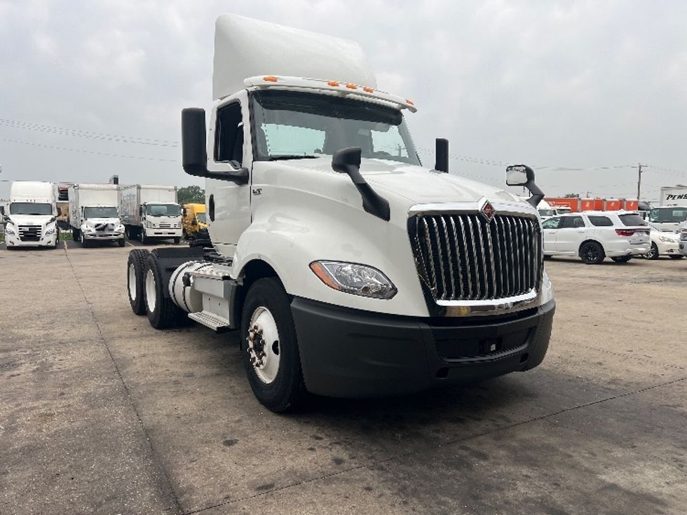 Day Cab Tractor-Heavy Duty Tractors-International-2019-LT625-La Porte-IN-250,978\n\t\tmiles-$ 25,500 - Image 1