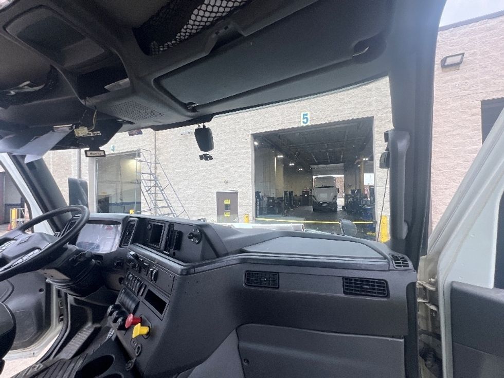 Day Cab Tractor-Heavy Duty Tractors-International-2019-LT625-La Porte-IN-250,978\n\t\tmiles-$ 25,500 - Image 13