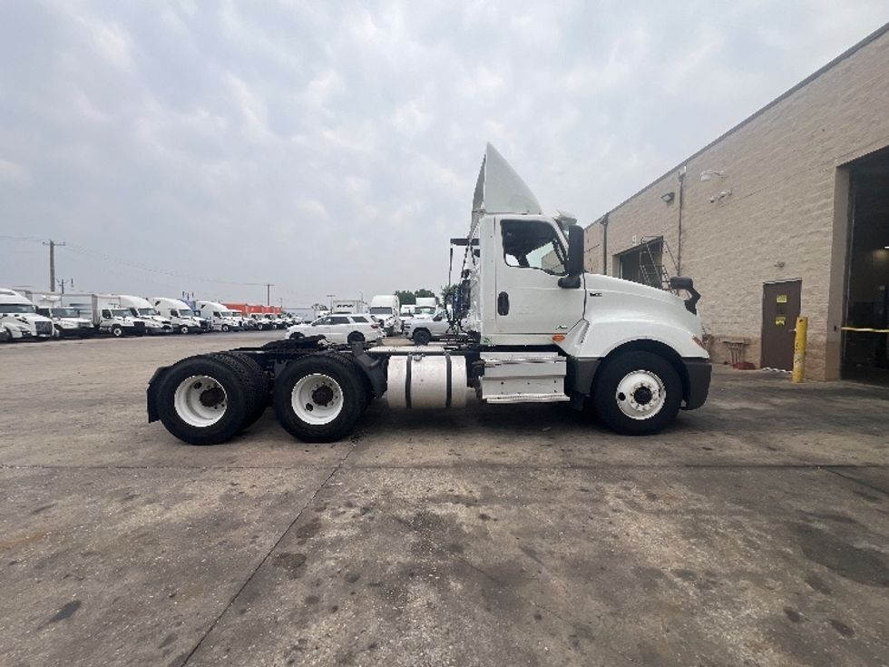 Day Cab Tractor-Heavy Duty Tractors-International-2019-LT625-La Porte-IN-250,978\n\t\tmiles-$ 25,500 - Image 8