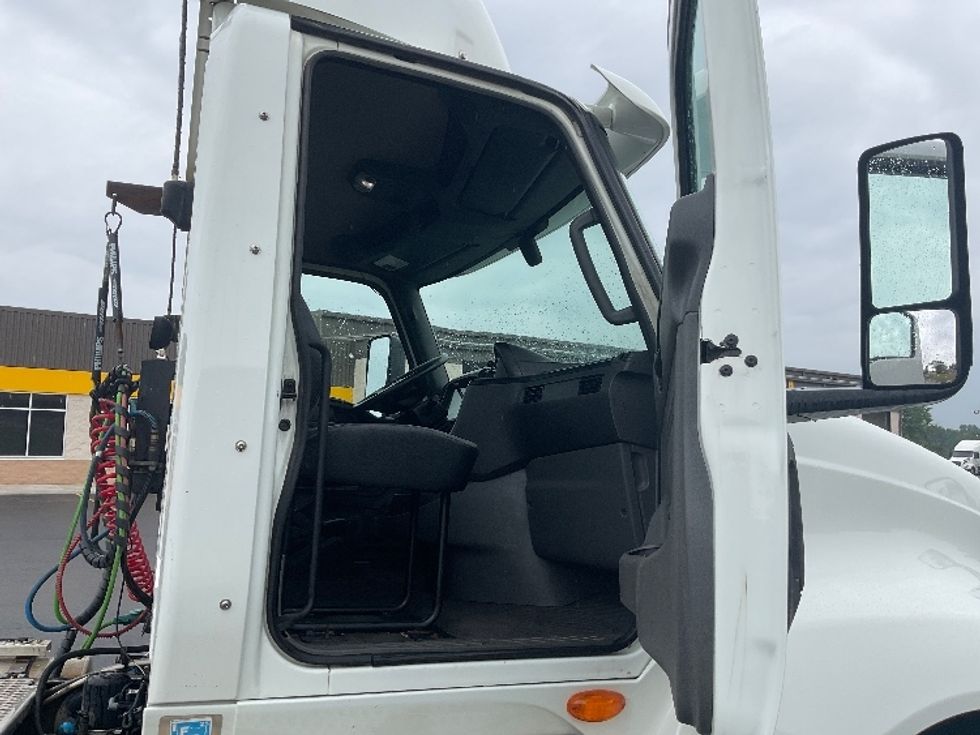 Day Cab Tractor-Heavy Duty Tractors-International-2019-LT625-La Porte-IN-481,295\n\t\tmiles-$ 11,250 - Image 12