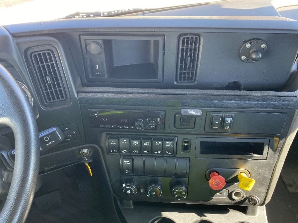 Day Cab Tractor-Heavy Duty Tractors-International-2019-LT625-Ladson-SC-389,375\n\t\tmiles-$ 27,250 - Image 19