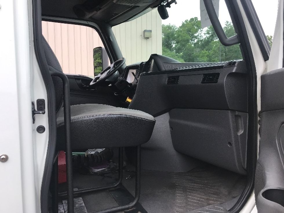 Day Cab Tractor-Heavy Duty Tractors-International-2019-LT625-Lafayette-LA-244,561\n\t\tmiles-$ 32,000 - Image 12