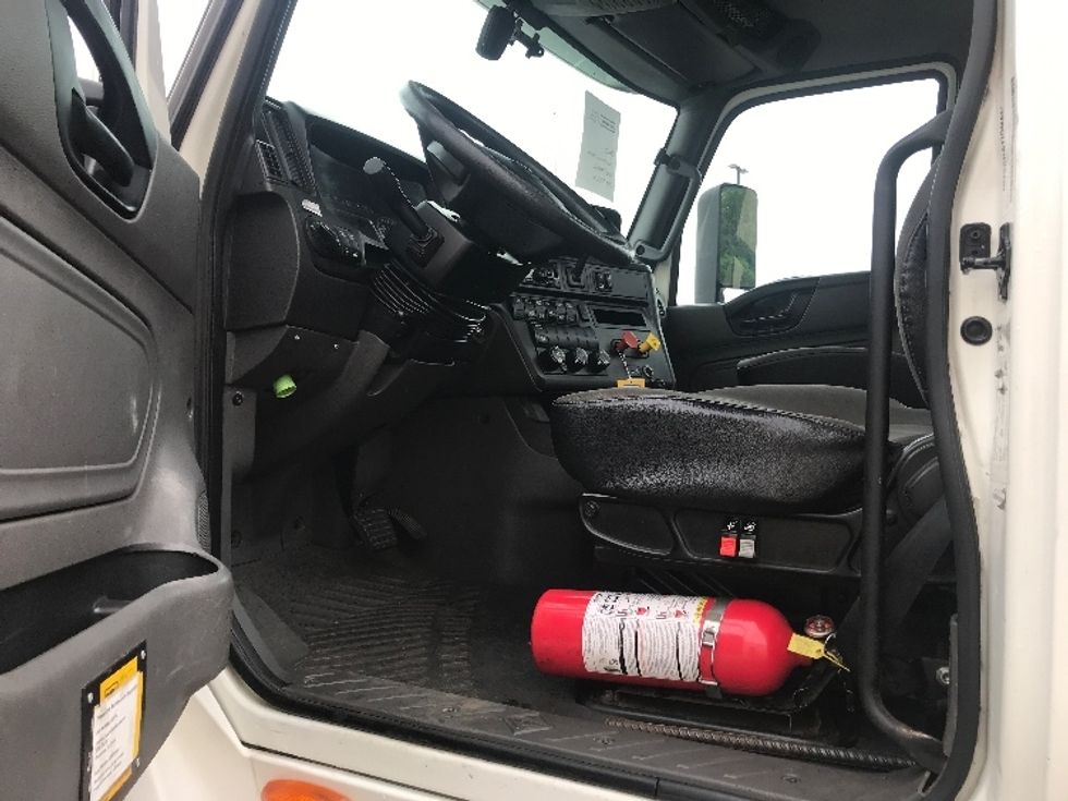 Day Cab Tractor-Heavy Duty Tractors-International-2019-LT625-Lafayette-LA-244,561\n\t\tmiles-$ 32,000 - Image 9