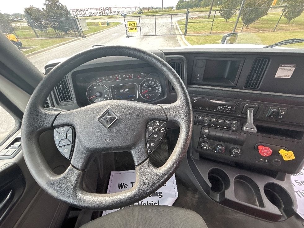 Day Cab Tractor-Heavy Duty Tractors-International-2019-LT625-Lafayette-LA-350,216\n\t\tmiles-$ 27,750 - Image 11