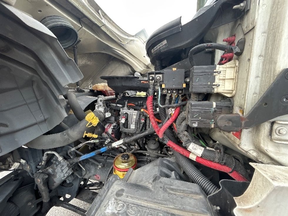 Day Cab Tractor-Heavy Duty Tractors-International-2019-LT625-Lafayette-LA-350,216\n\t\tmiles-$ 27,750 - Image 16