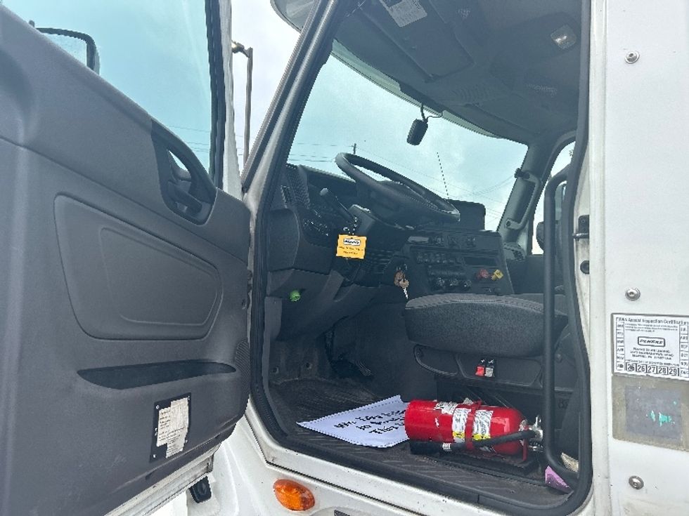 Day Cab Tractor-Heavy Duty Tractors-International-2019-LT625-Lafayette-LA-350,216\n\t\tmiles-$ 27,750 - Image 9