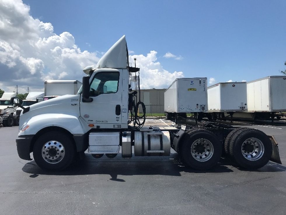 Day Cab Tractor-Heavy Duty Tractors-International-2019-LT625-Lancaster-PA-418,363\n\t\tmiles-$ 23,500 - Image 4