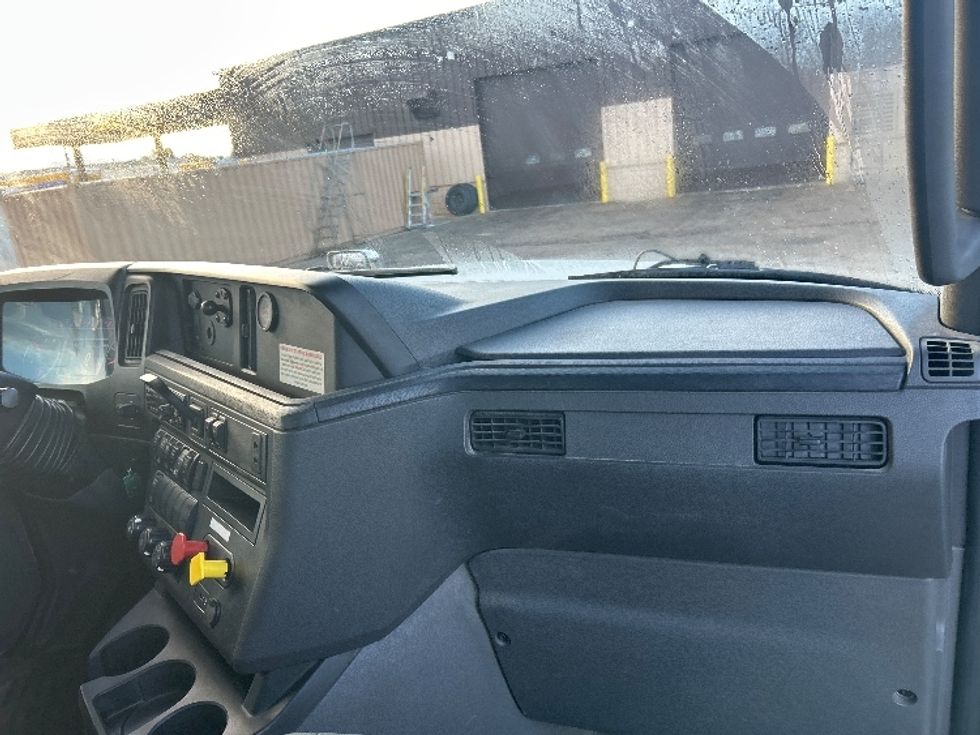 Day Cab Tractor-Heavy Duty Tractors-International-2019-LT625-Lansing-MI-418,870\n\t\tmiles-$ 29,750 - Image 13