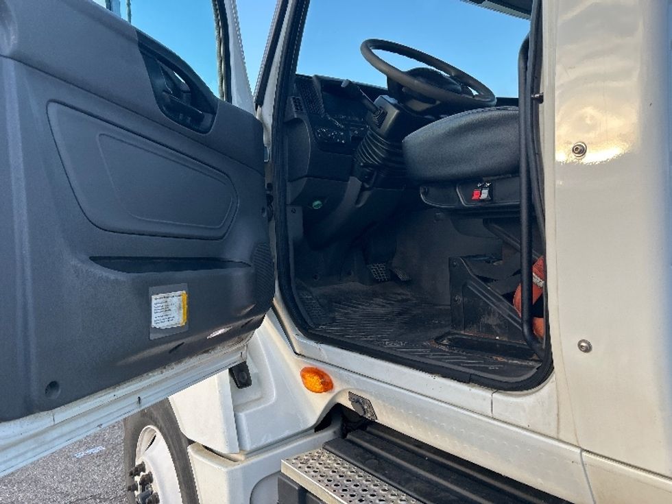 Day Cab Tractor-Heavy Duty Tractors-International-2019-LT625-Lansing-MI-418,870\n\t\tmiles-$ 29,750 - Image 9