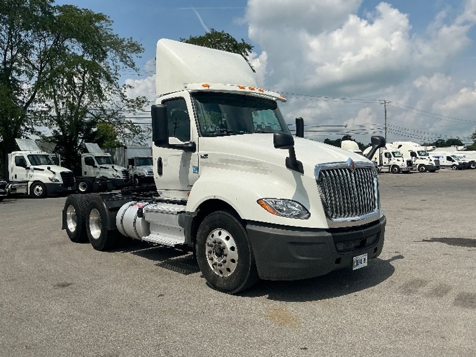 Day Cab Tractor-Heavy Duty Tractors-International-2019-LT625-Lexington-KY-406,113\n\t\tmiles-$ 26,250 - Image 1
