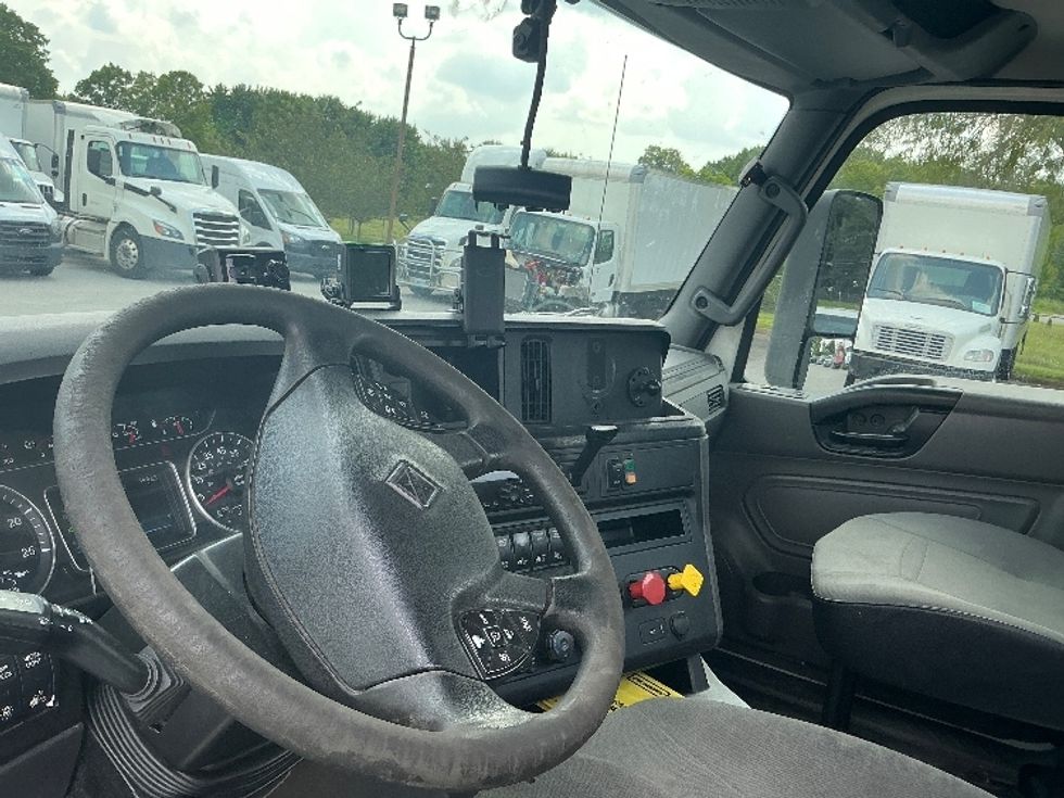 Day Cab Tractor-Heavy Duty Tractors-International-2019-LT625-Lexington-KY-406,113\n\t\tmiles-$ 26,250 - Image 10