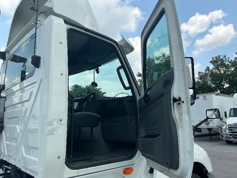 Day Cab Tractor-Heavy Duty Tractors-International-2019-LT625-Lexington-KY-406,113\n\t\tmiles-$ 26,250 - Image 12