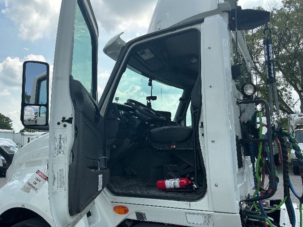 Day Cab Tractor-Heavy Duty Tractors-International-2019-LT625-Lexington-KY-406,113\n\t\tmiles-$ 26,250 - Image 9